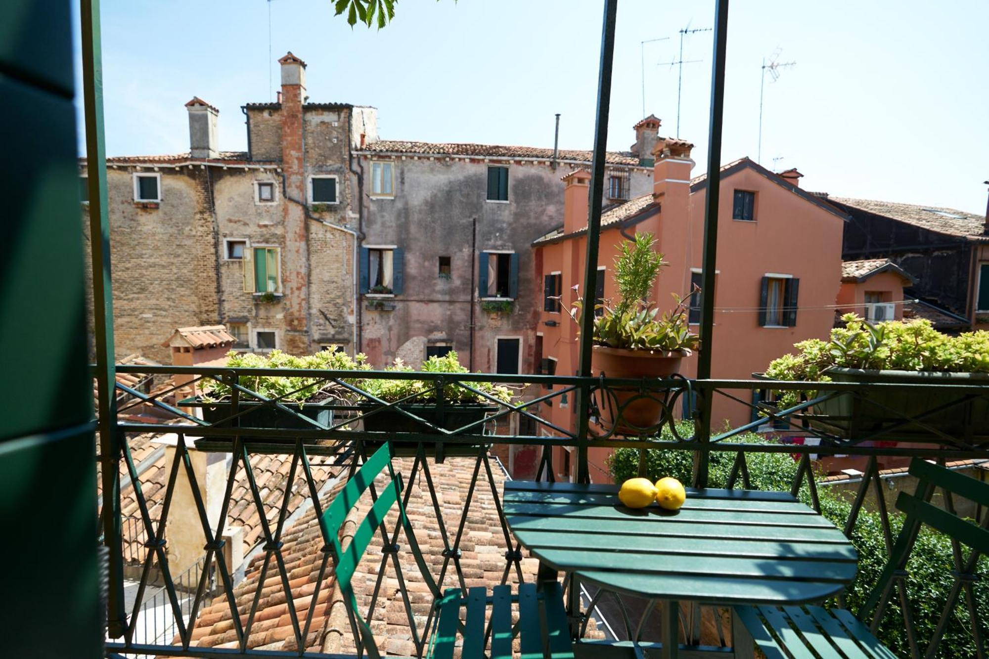Appartamento La Grancevola Is A Gorgeous With Balcony Venezia